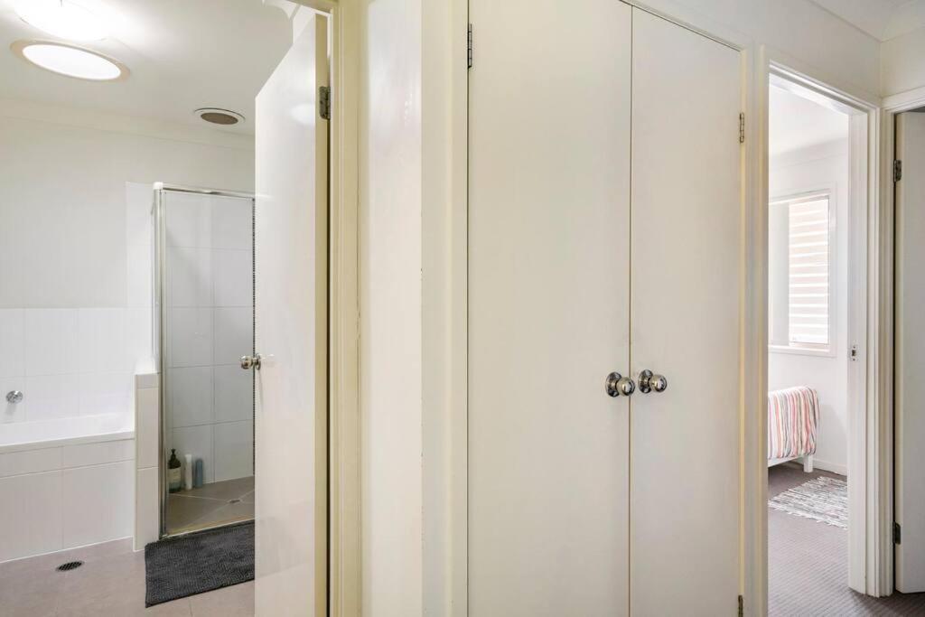 Room With Separate Bath In Shared Homestay Ред-Клифф Экстерьер фото