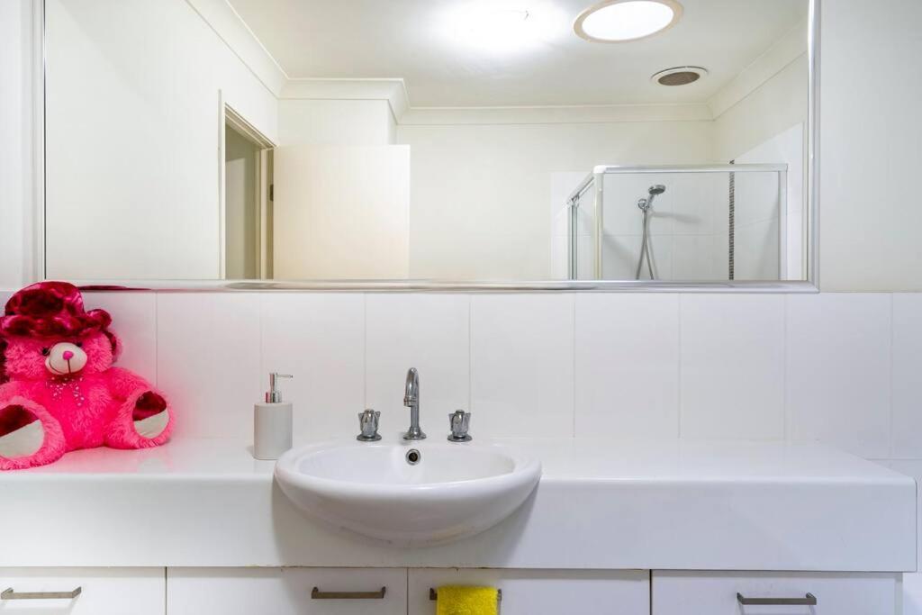 Room With Separate Bath In Shared Homestay Ред-Клифф Экстерьер фото