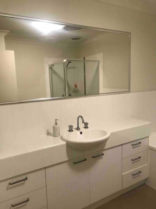 Room With Separate Bath In Shared Homestay Ред-Клифф Экстерьер фото