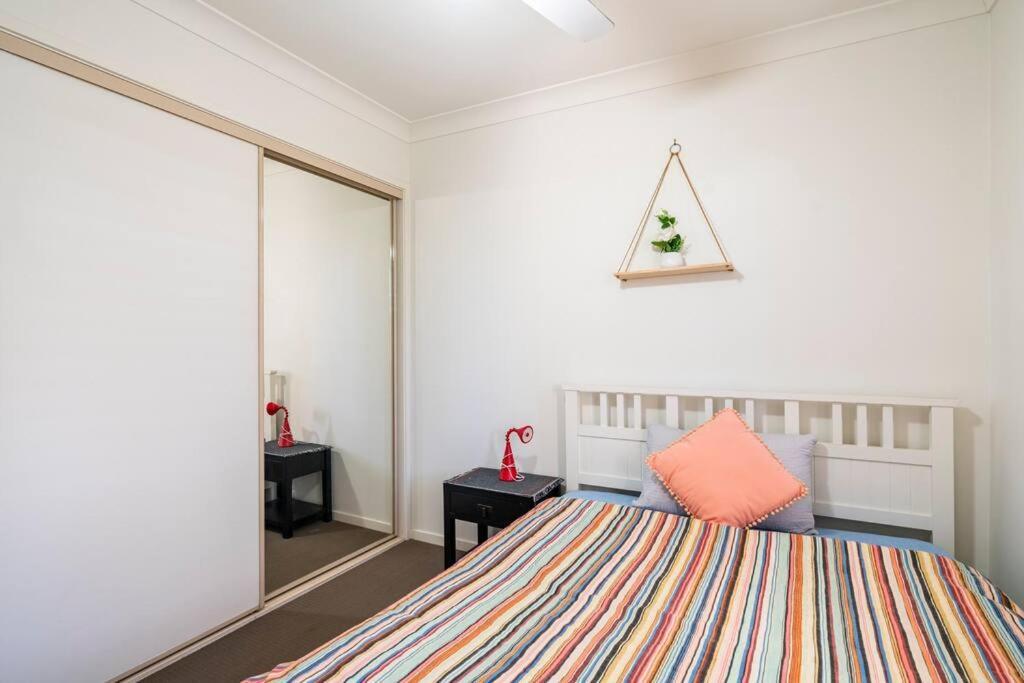 Room With Separate Bath In Shared Homestay Ред-Клифф Экстерьер фото